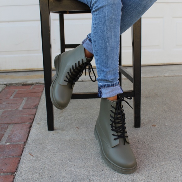 🚨//Fall Favorite Collection// Olive green Boots - Picture 5 of 6